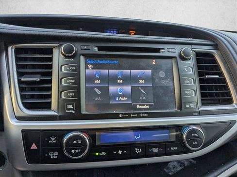 Used 2018 Toyota Highlander Limited Platinum image 10