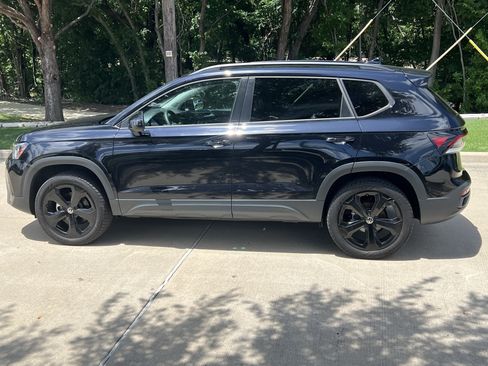 Certified 2025 Volkswagen Taos SE AWD/4WD image 6