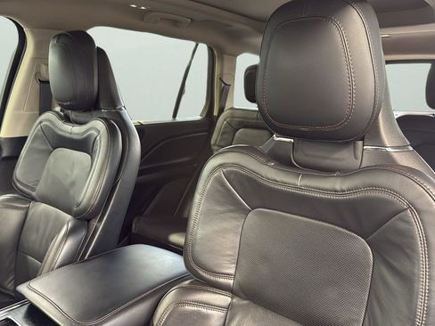 Used 2023 Lincoln Aviator Reserve w/ Equipment Group 201A image 10
