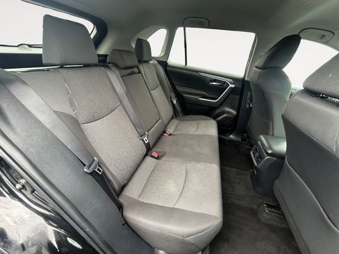 Used 2022 Toyota RAV4 XLE AWD/4WD image 12