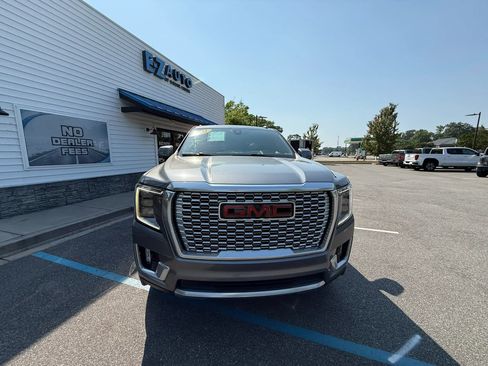 Used 2021 GMC Yukon Denali w/ Denali Premium Package RWD image 3