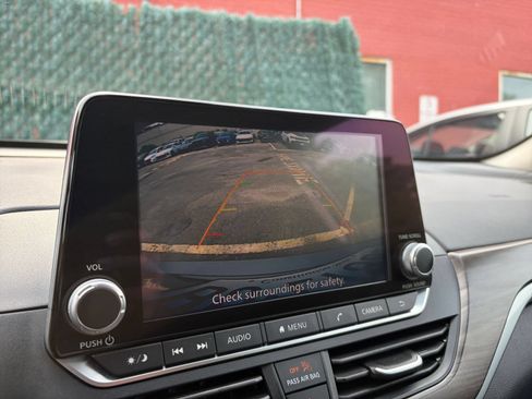 Used 2025 Nissan Altima 2.5 SV FWD image 23