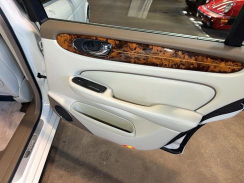 Used 2007 Jaguar XJ8 L RWD image 79