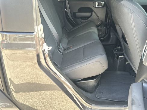 Used 2022 Jeep Gladiator Sport AWD/4WD image 16