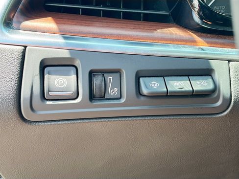 Used 2025 Cadillac XT5 Premium Luxury w/ Technology Package AWD/4WD image 10
