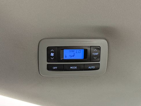Used 2017 Toyota Sienna SE FWD image 23