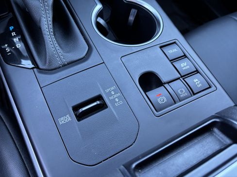 Used 2023 Toyota Highlander XLE image 30