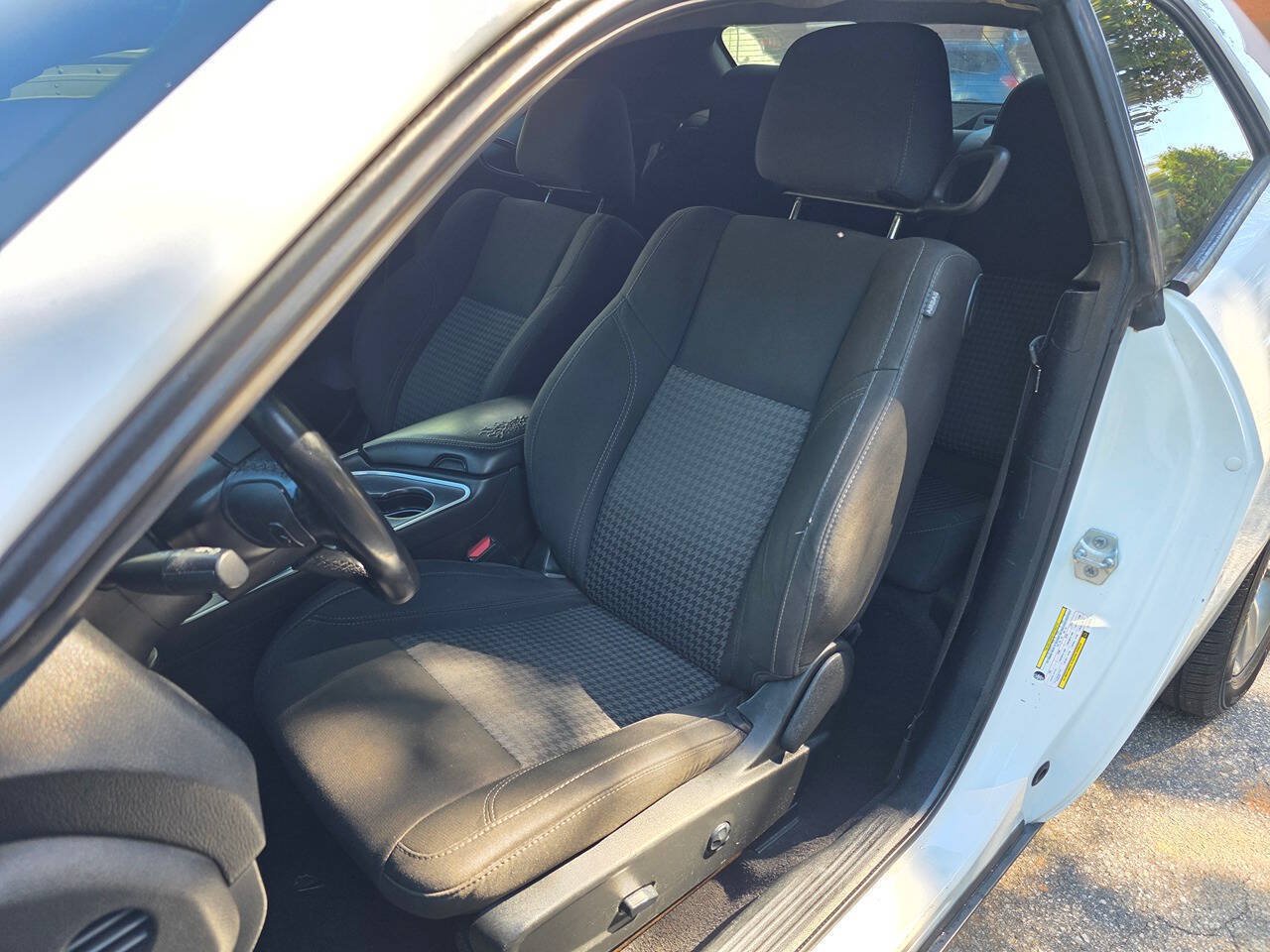 Used 2020 Dodge Challenger SXT RWD image 12