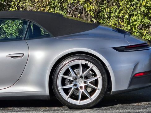 Used 2025 Porsche 911 Carrera image 20