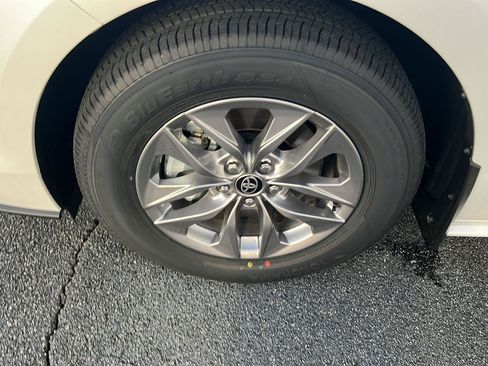 New 2026 Toyota Sienna XLE image 36