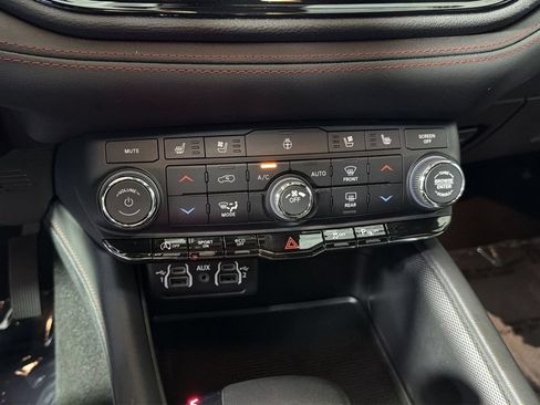 Used 2024 Dodge Durango GT AWD/4WD image 24