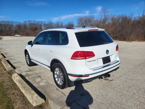 Used 2016 Volkswagen Touareg Sport image 9