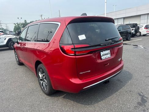 New 2027 Chrysler Pacifica Limited w/ Trailer Tow Group AWD/4WD image 7
