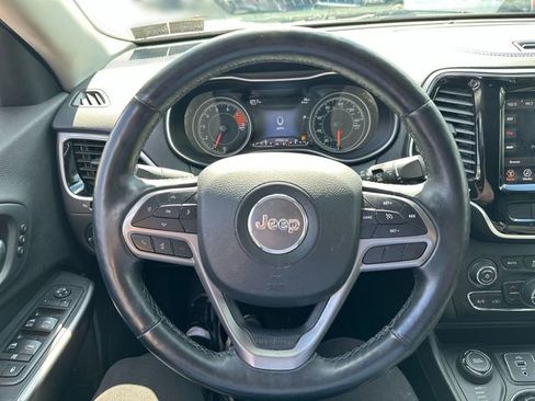 Used 2019 Jeep Cherokee Limited image 16