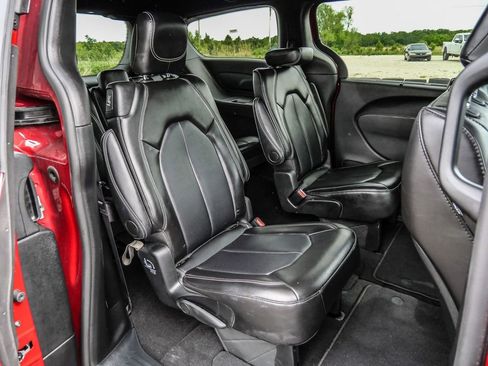 Used 2025 Chrysler Pacifica Select FWD image 49