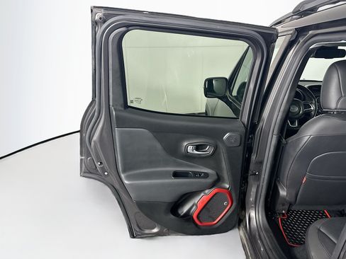 Used 2017 Jeep Renegade Trailhawk w/ Premium Trailhawk Package AWD/4WD image 26