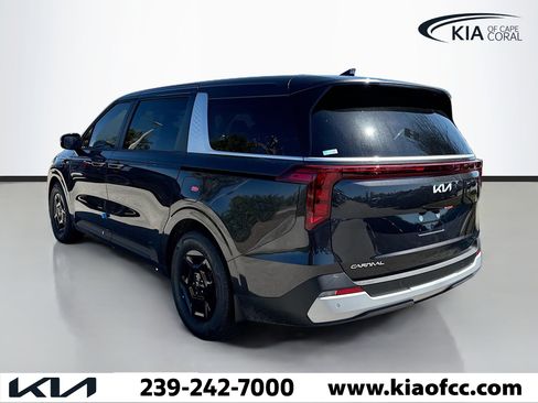 New 2026 Kia Carnival image 3
