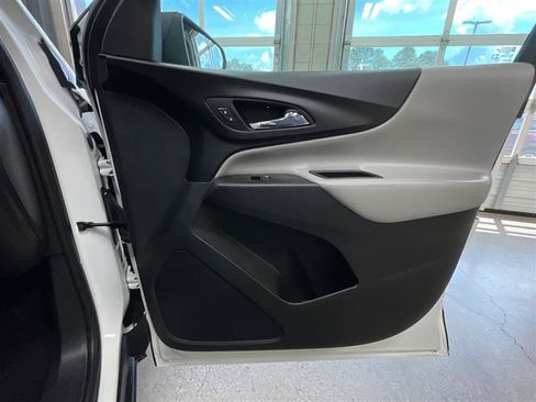 Used 2021 Chevrolet Equinox LS w/ LPO, Cargo Package FWD image 29