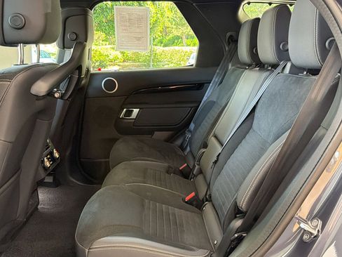 Certified 2025 Land Rover Discovery S AWD/4WD image 15