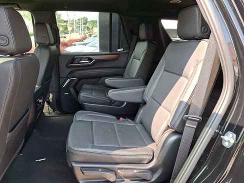 Used 2025 GMC Yukon Denali AWD/4WD image 8