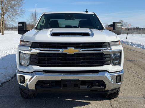 Used 2024 Chevrolet Silverado 2500 LT image 9