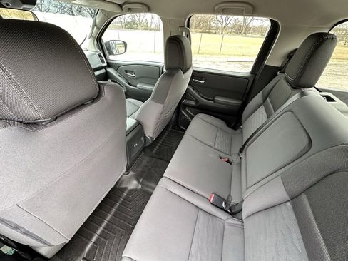 Used 2024 Nissan Frontier SV w/ Technology Package image 21
