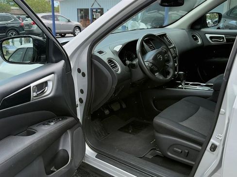 Used 2017 Nissan Pathfinder SV FWD image 9