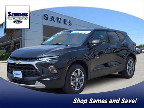 Used 2025 Chevrolet Blazer LT FWD image 1