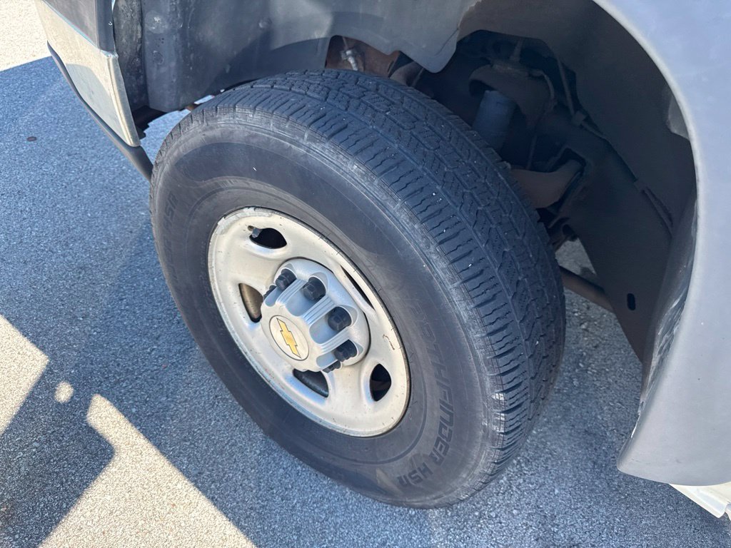 Used 2005 Chevrolet Silverado 2500 W/T w/ Skid Plate Package AWD/4WD image 10