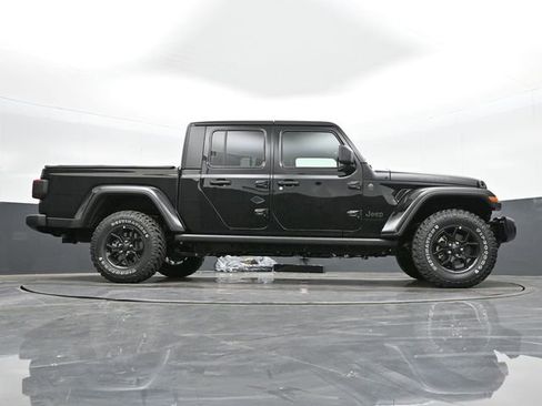 Used 2024 Jeep Gladiator Sport image 39