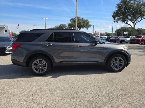 Used 2022 Ford Explorer XLT w/ Equipment Group 202A image 9