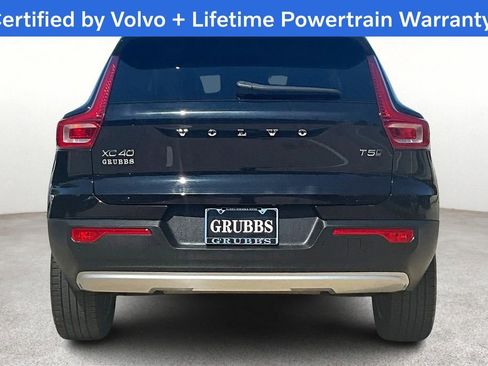 Used 2022 Volvo XC40 T5 Momentum image 6