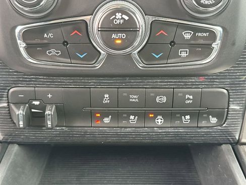 Used 2014 RAM 2500 Limited image 20