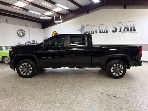 Used 2023 Chevrolet Silverado 2500 Custom w/ Custom Value Package AWD/4WD image 3