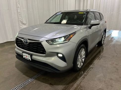 Used 2022 Toyota Highlander Limited AWD/4WD image 8