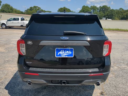 Certified 2023 Ford Explorer XLT w/ Equipment Group 202A RWD image 4
