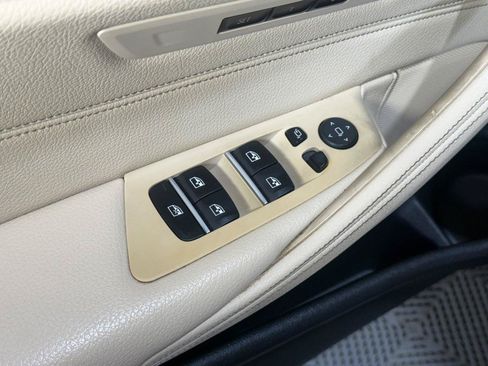Used 2018 BMW 530e w/ Premium Package 2 RWD image 38