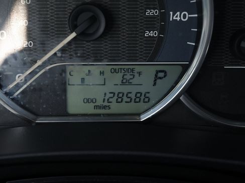 Used 2014 Toyota Corolla LE image 17