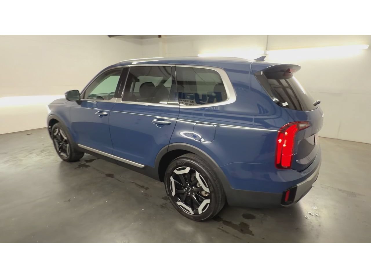 Used 2025 Kia Telluride S FWD image 6