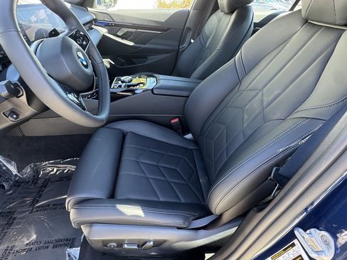 Used 2025 BMW 530i w/ Premium Package image 21