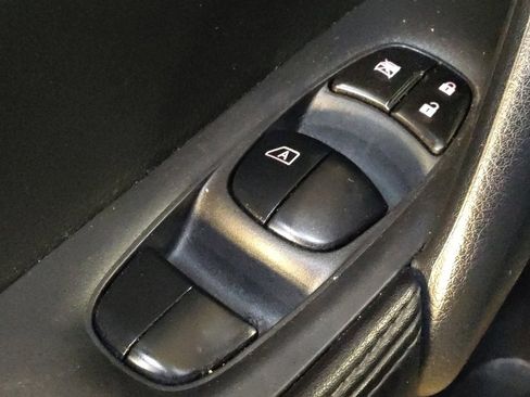 Used 2021 Nissan Rogue Sport S FWD image 27