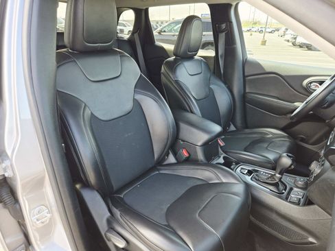 Used 2019 Jeep Cherokee Latitude Plus image 16