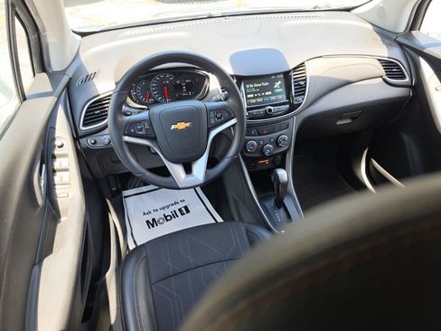 Used 2017 Chevrolet Trax LT w/ LT Convenience Package FWD image 7