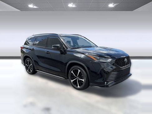 Used 2021 Toyota Highlander XSE FWD image 7