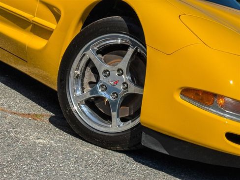 Used 2004 Chevrolet Corvette Convertible w/ Preferred Equipment Group RWD image 31