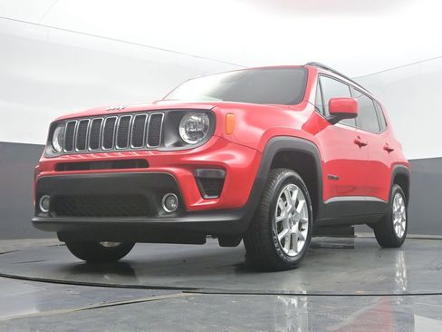 Used 2020 Jeep Renegade Latitude w/ Cold Weather Group AWD/4WD image 43