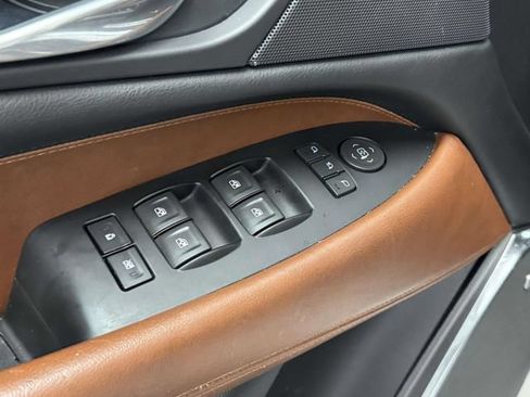 Used 2018 Cadillac Escalade Premium Luxury AWD/4WD image 32