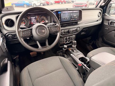 Used 2025 Jeep Gladiator Sport image 10