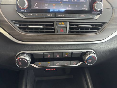 Used 2025 Nissan Altima 2.5 SV FWD image 17