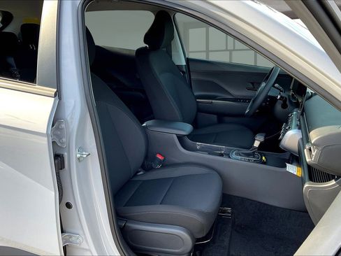 New 2026 Hyundai Kona SE image 11